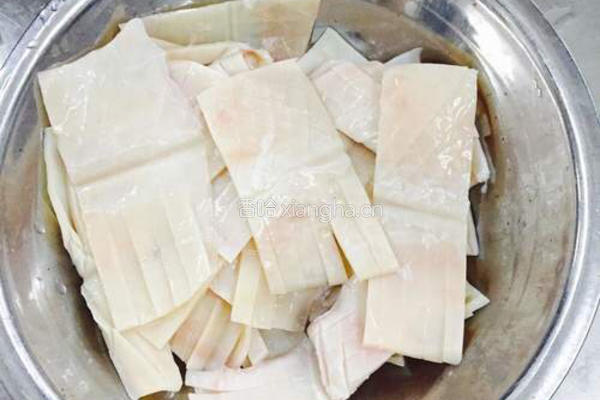紫菜酱爆尤鱼的做法图解2