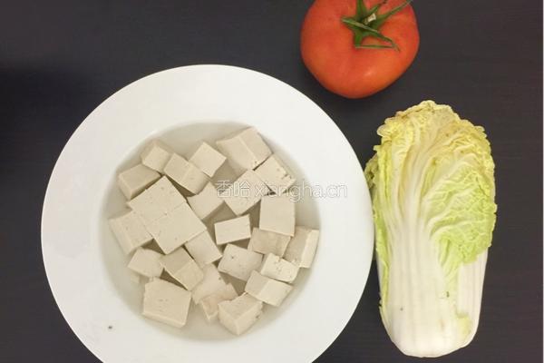 番茄白菜豆腐的做法图解1