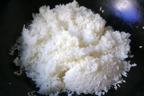 翡翠黄金炒饭的做法图解2