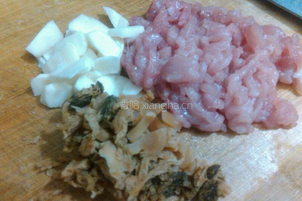 梅菜马蹄蒸肉饼的做法图解2