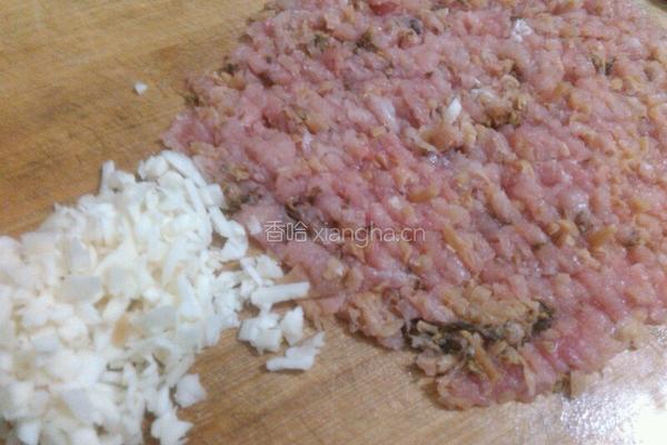 梅菜马蹄蒸肉饼的做法图解3