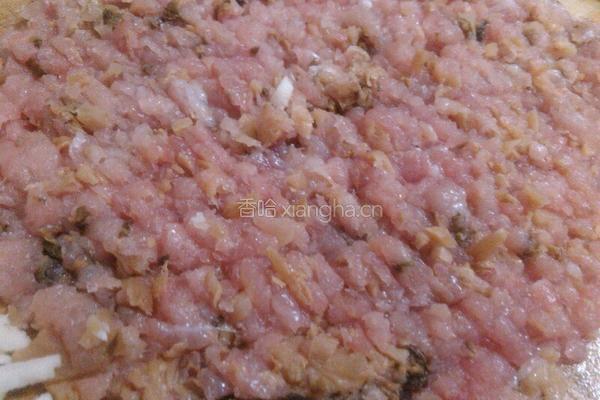 梅菜马蹄蒸肉饼的做法图解4