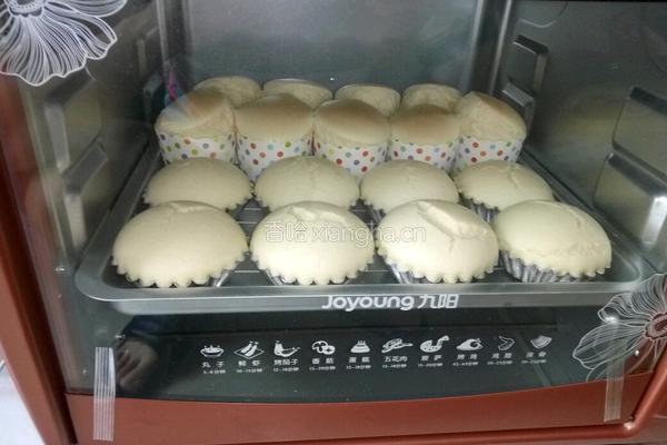 纸杯蛋糕（烤箱）的做法图解10