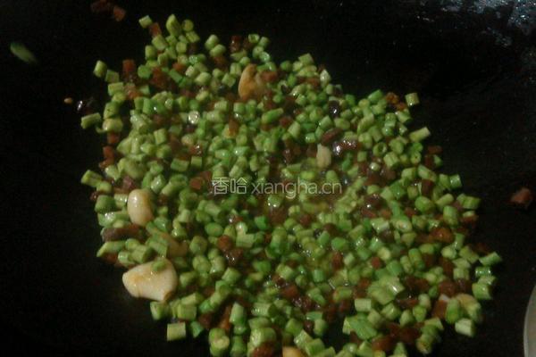 豆角腊肉炒饭的做法图解9