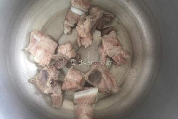 虾仁冬瓜排骨汤的做法图解3