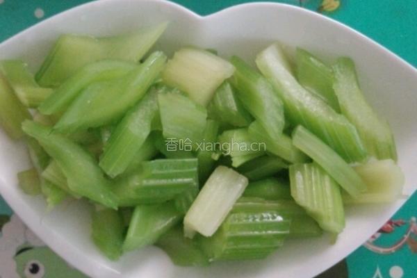 西芹炒洋葱的做法图解6