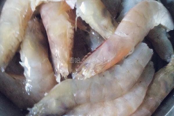 蒜蓉粉丝蒸虾的做法图解1