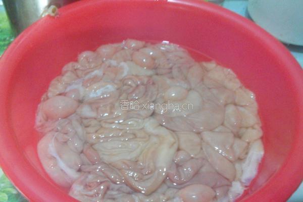 爆炒猪肠的做法图解1