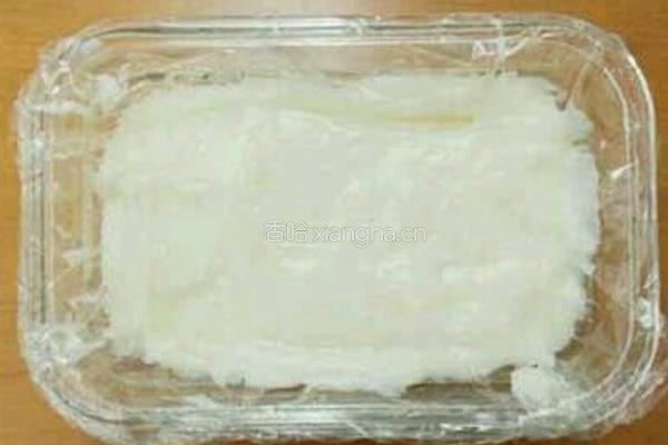 脆皮炸鲜奶的做法图解2