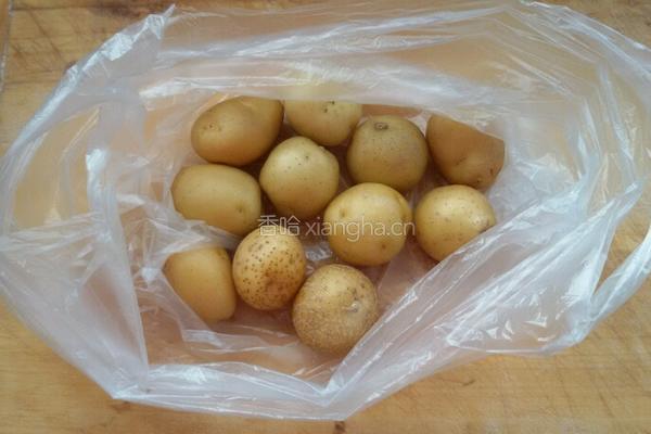 孜然小土豆的做法图解1
