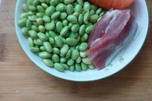 毛豆肉丁的做法图解1
