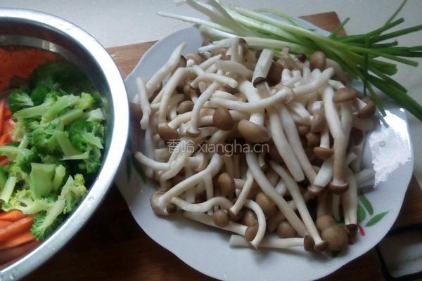 兰花蟹味菇的做法图解1