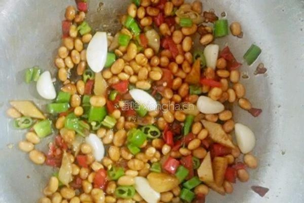 黄豆烧鱼的做法图解4