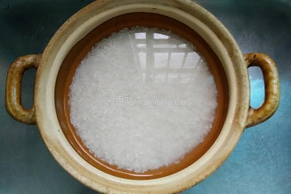 沙锅焖饭的做法图解1