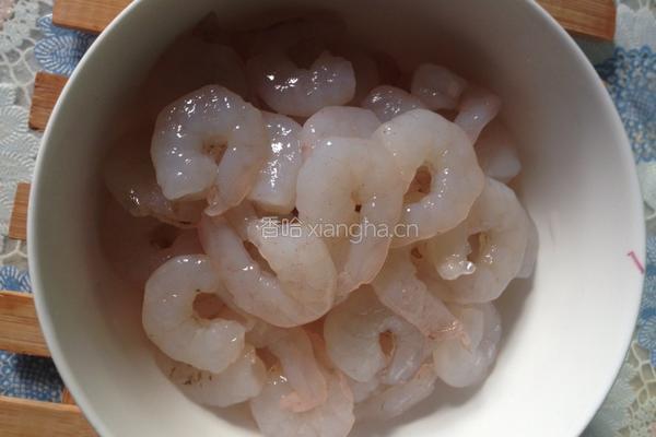 翡翠虾仁的做法图解2