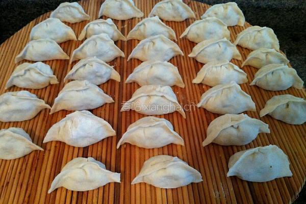 茄子素馅饺子的做法图解12
