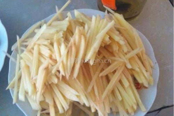 土豆丝炒鸡蛋的做法图解1
