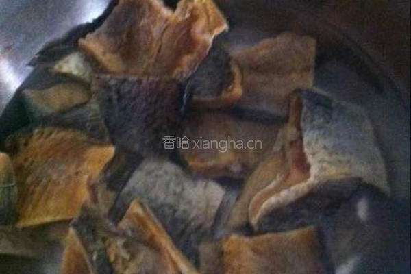 蒸腊鱼的做法图解1