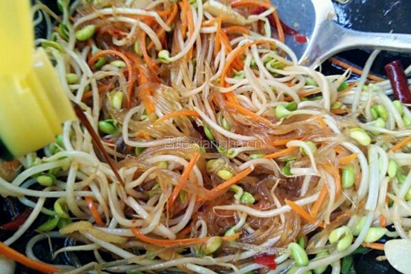 黄豆芽炒粉条的做法图解11