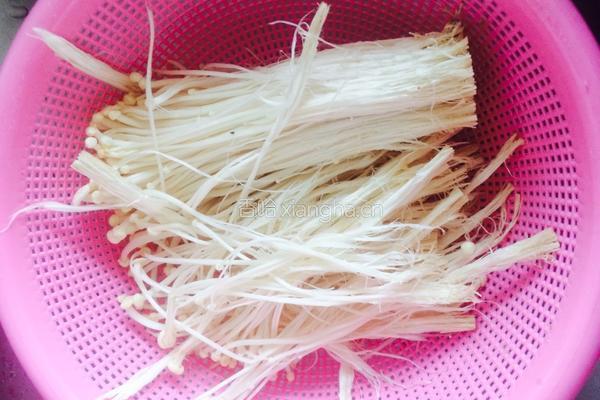 小炒金针菇的做法图解1