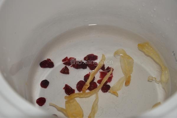 蔓越莓花胶饮的做法图解3