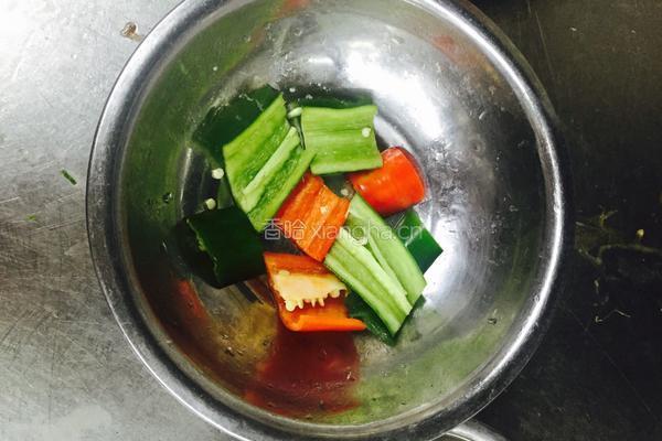 豆豉炒排骨的做法图解1