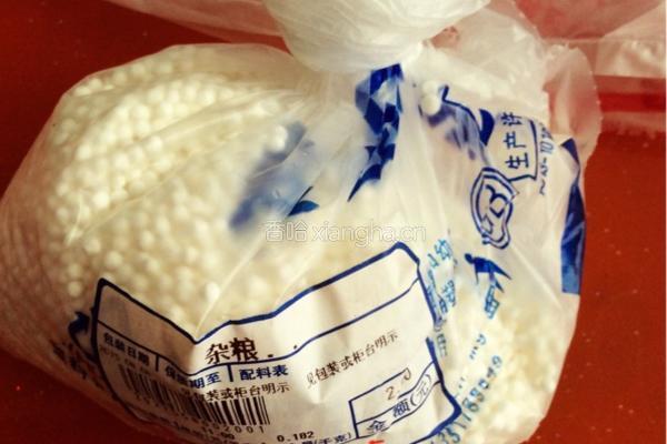 椰汁芒果西米露的做法图解1