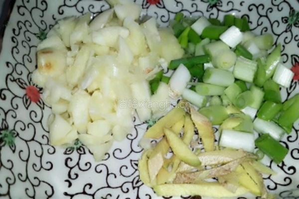 酸豆角炒肉的做法图解3