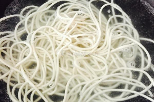 素菜鸡蛋炒面的做法图解6