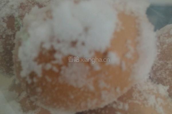 流油咸鸡蛋的做法图解2