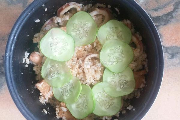 鱼豆腐鱿鱼圈闷饭的做法图解6