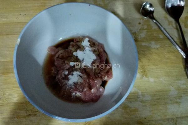 芹菜木耳肉丝的做法图解2