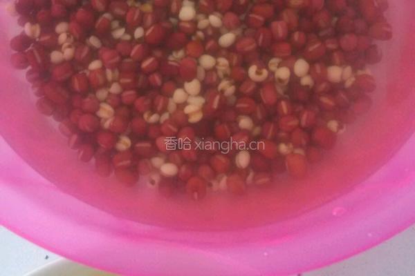 红豆薏米粥的做法图解1