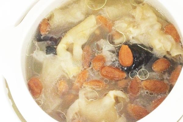 淮山枸杞炖花胶乌鸡汤的做法图解4