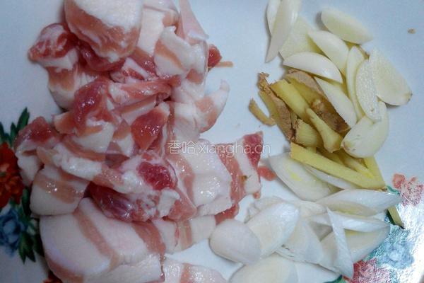 五花肉油豆皮炒韭菜苔的做法图解4