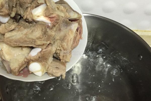 莲藕排骨汤的做法图解4