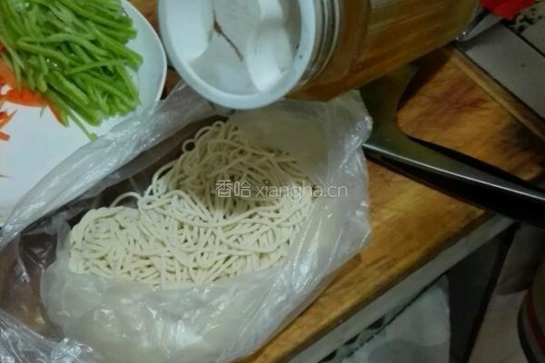 特殊的家常炒面的做法图解1