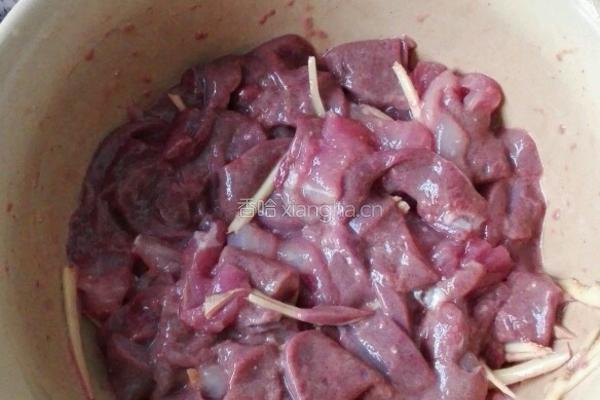 猪肝瘦肉粥的做法图解2