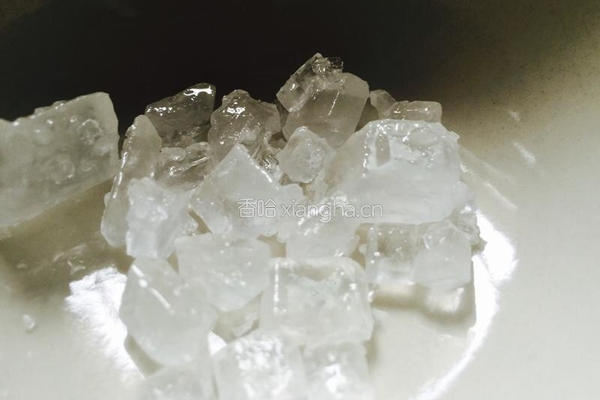 银耳莲子羹的做法图解3