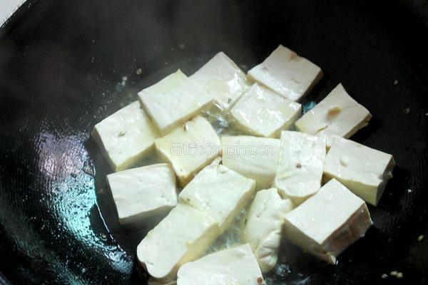 草鱼煎豆腐的做法图解6