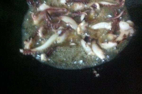 椒盐鱿鱼须的做法图解3