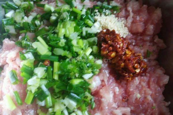 猪肉大葱陷饼的做法图解3