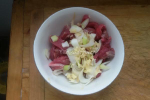 肉丝芹菜的做法图解1