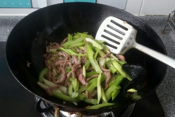 肉丝芹菜的做法图解4