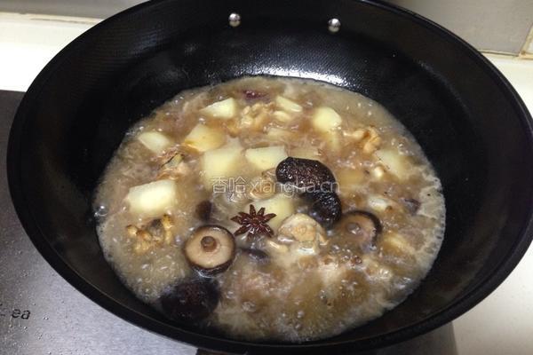 香菇土豆炖鸡腿的做法图解8