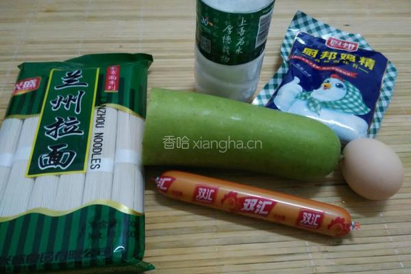 节瓜鸡蛋鸡肉肠汤面的做法图解1