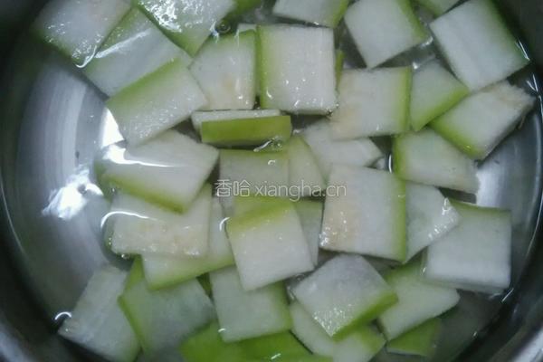 节瓜鸡蛋鸡肉肠汤面的做法图解3