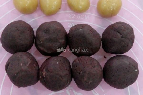广式豆沙蛋黄月饼的做法图解4