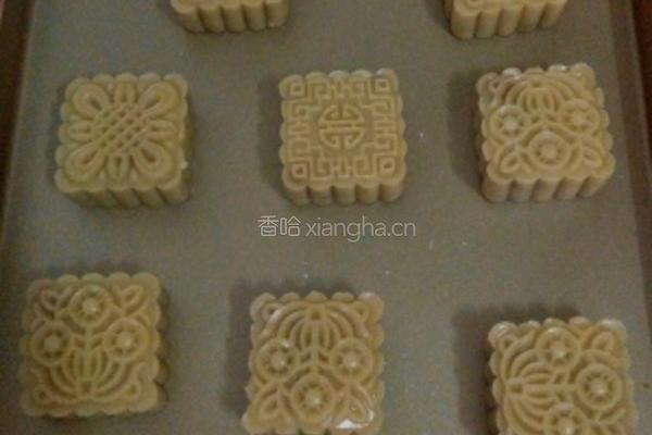 广式豆沙蛋黄月饼的做法图解9