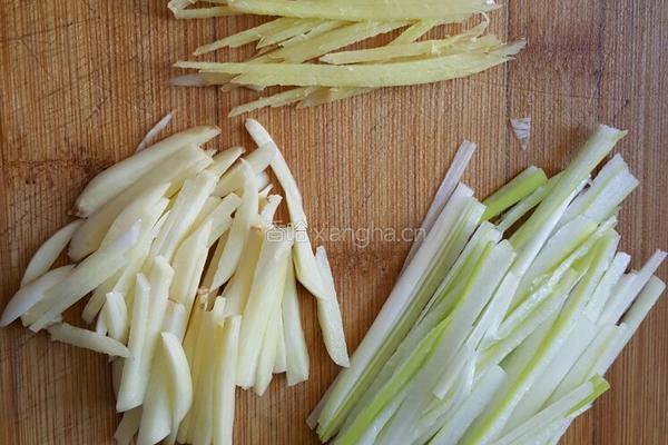 鱼头炖豆腐的做法图解3